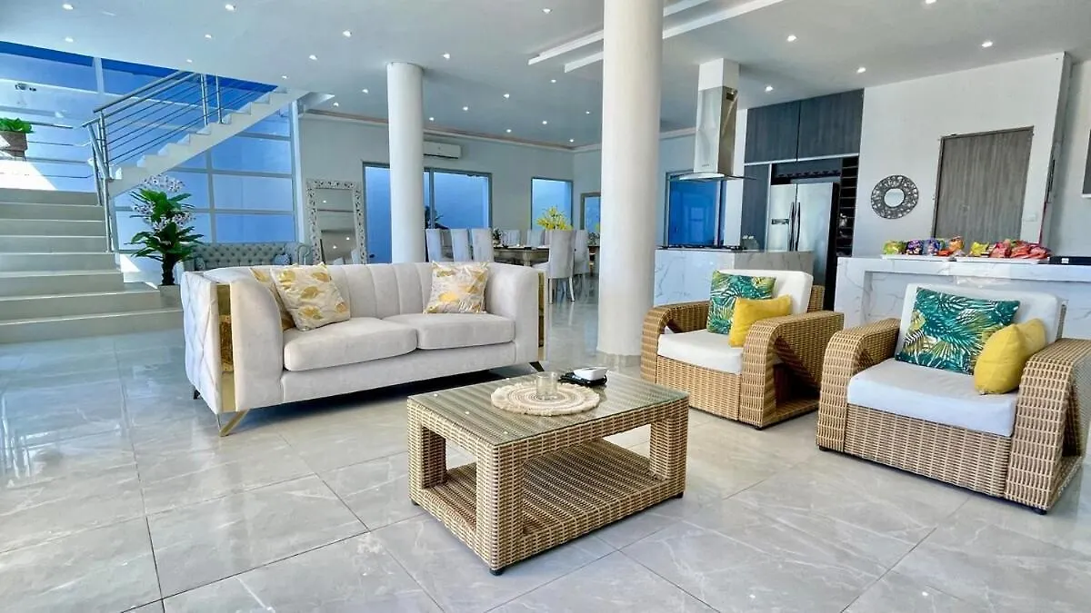 Exclusiva Villa Frente A La Playa Cartagena
