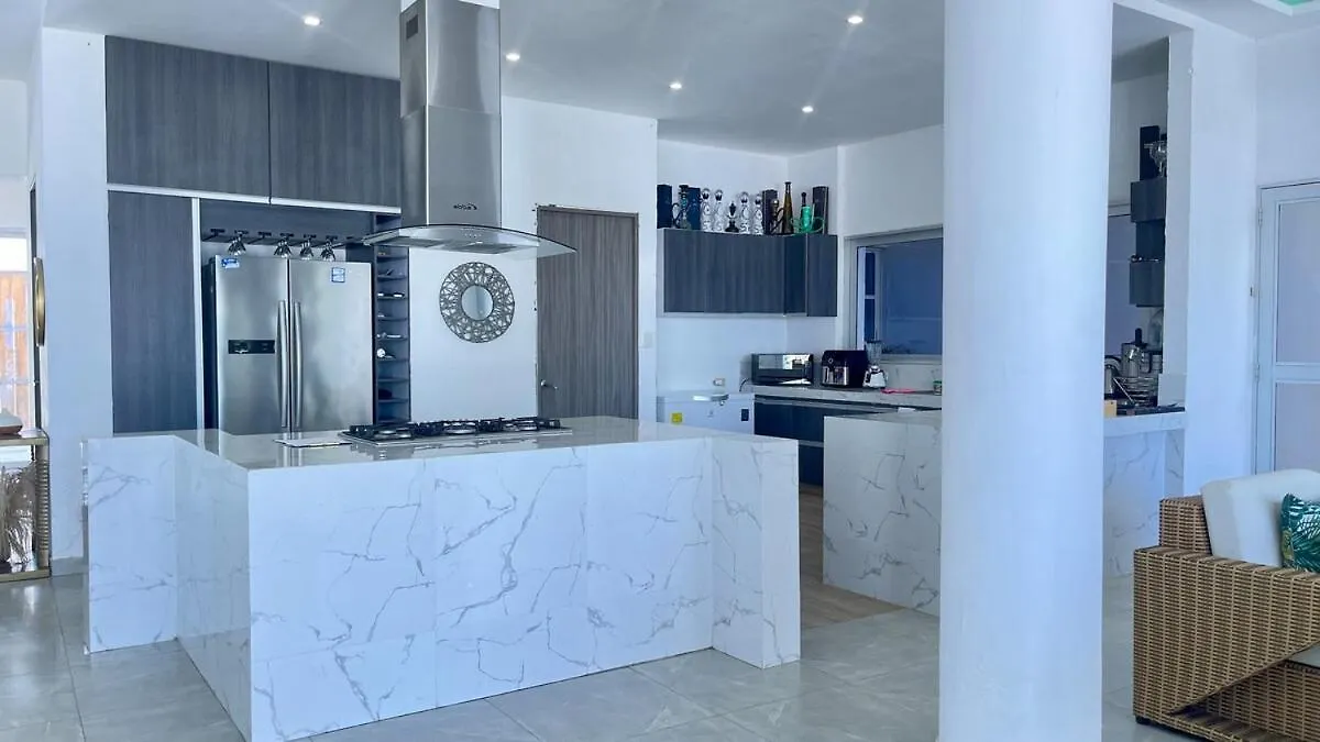 Exclusiva Villa Frente A La Playa Cartagena